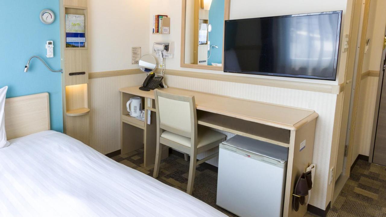 Toyoko Inn Nara Oji Eki Minami Guchi Buitenkant foto